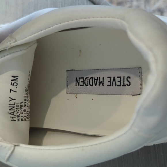 Sneakers - Picture 4 of 5